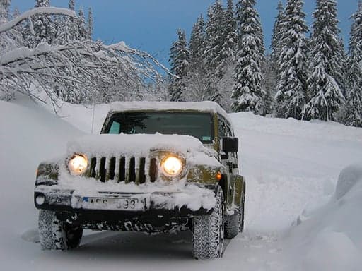 Play Online Offroad Snow Jeep Uphill Drivin